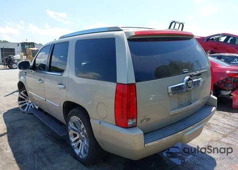 2010 Cadillac Escalade Premium из США, поврежденный, VIN 1GYUCCEF0AR155906